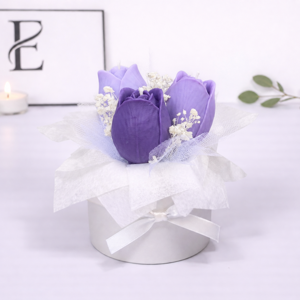 Vela decorativa ramo de tulipanes Eirèa color lila con flores de cera de soja