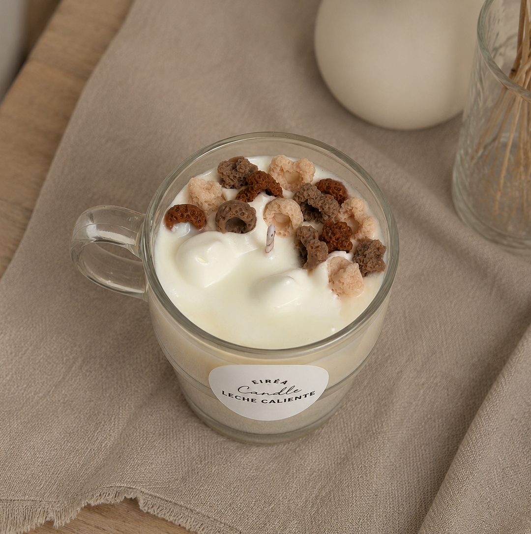 Vela aromática artesanal Eirèa fragancia Leche Caliente en taza de cristal