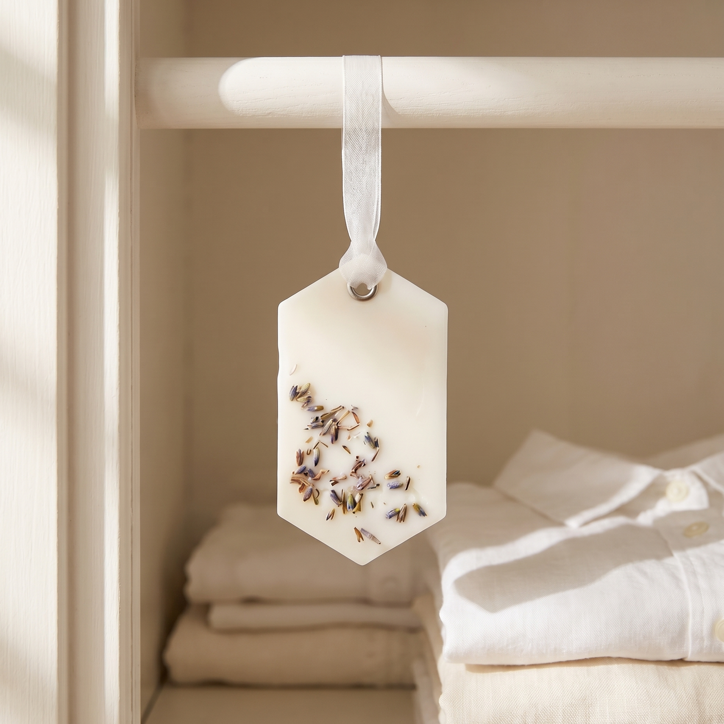 Ambientador de cera sólido artesanal Eirèa con decoracion personalizada, aroma natural, hecho a mano en España